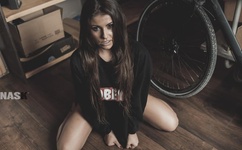 三个人玩我一个人是什么感觉